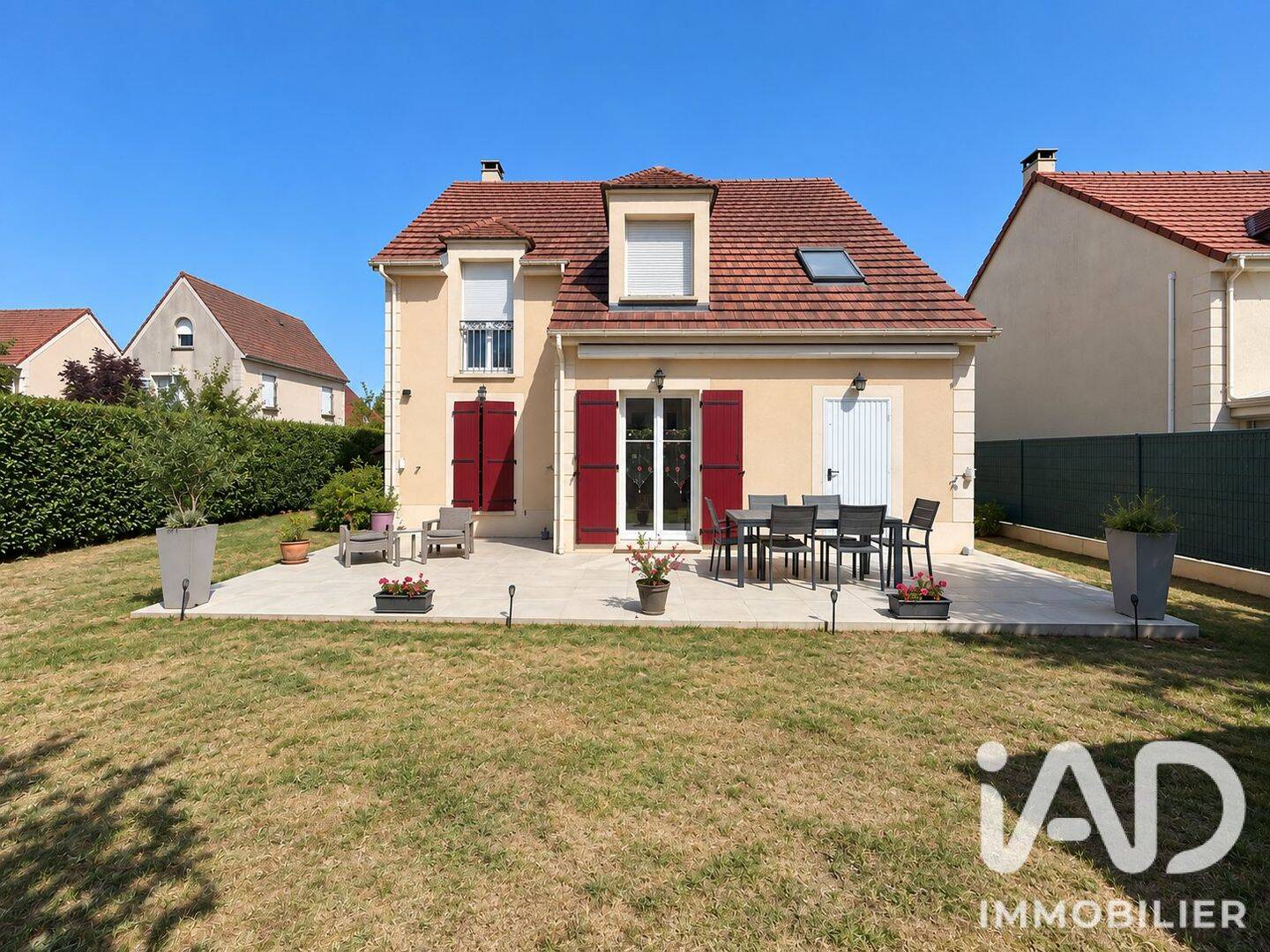 Maison 6 pièces 111 m² · à Le Coudray-Montceaux · 111 m² · 389 000 €