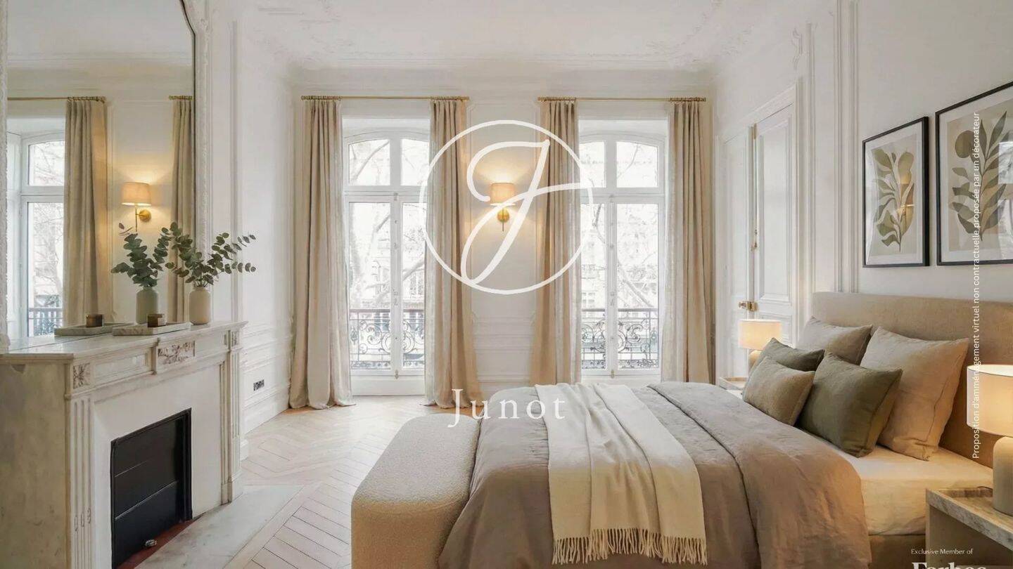 Appartement 6 pièces 255 m² · à Paris 8ème Arrondissement · 254,6 m² · 4 300 000 €