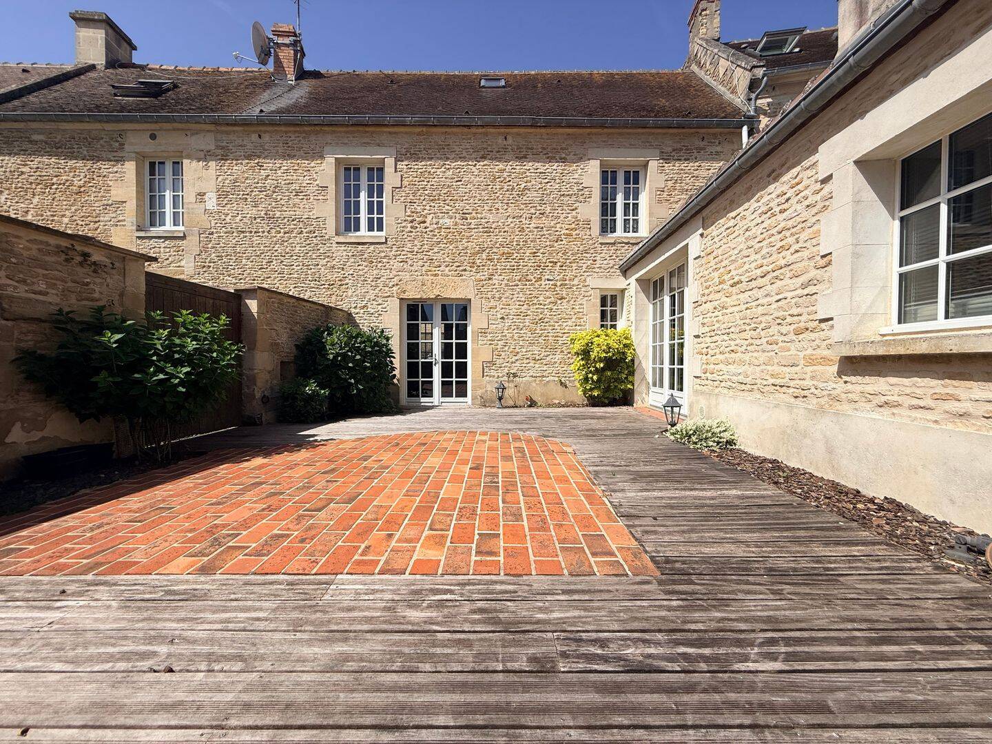 Maison 7 pièces 126 m² · à Bernières-sur-Mer · 126 m² · 465 000 €