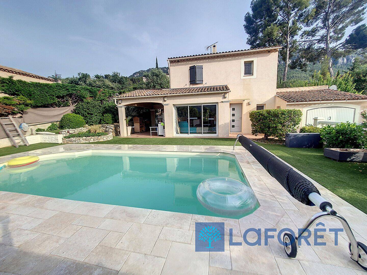 Maison 5 pièces 94 m² · à Le Revest-les-Eaux · 94 m² · 2 134 €