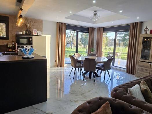 Maison de plain-pied à vendre 298 000 € 7 pièces 4 chambres 150 m² 1 700 m² de terrain Lunéville 54300