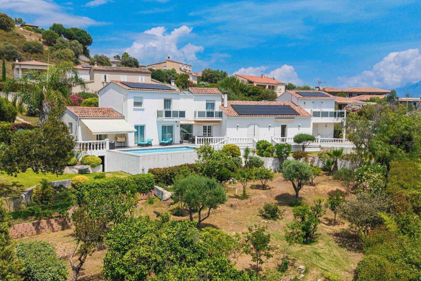 Maison 5 pièces 243 m² · à Afa · 243 m² · 850 000 €