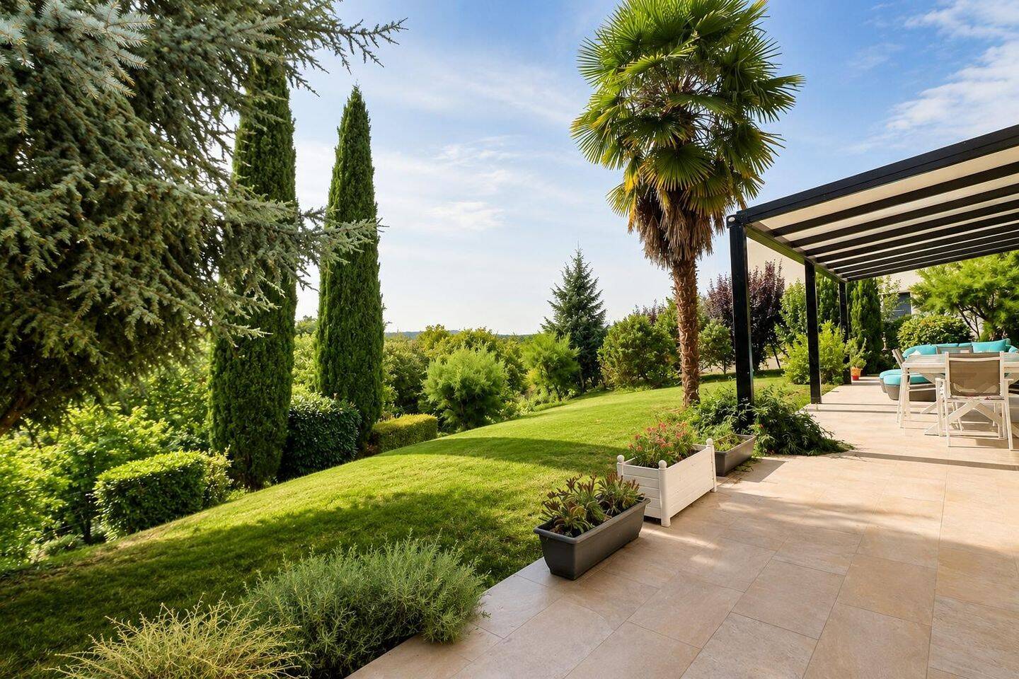 Maison 8 pièces 241 m² · à L'Étang-la-Ville · 240,6 m² · 4 000 €/mois