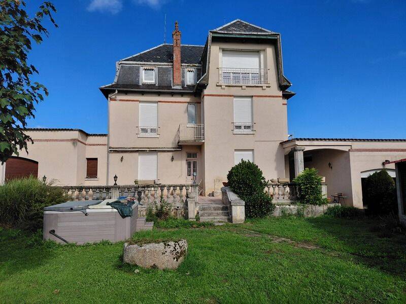 Maison 1 pièce 181 m² · à Maurs · 181 m² · 260 000 €