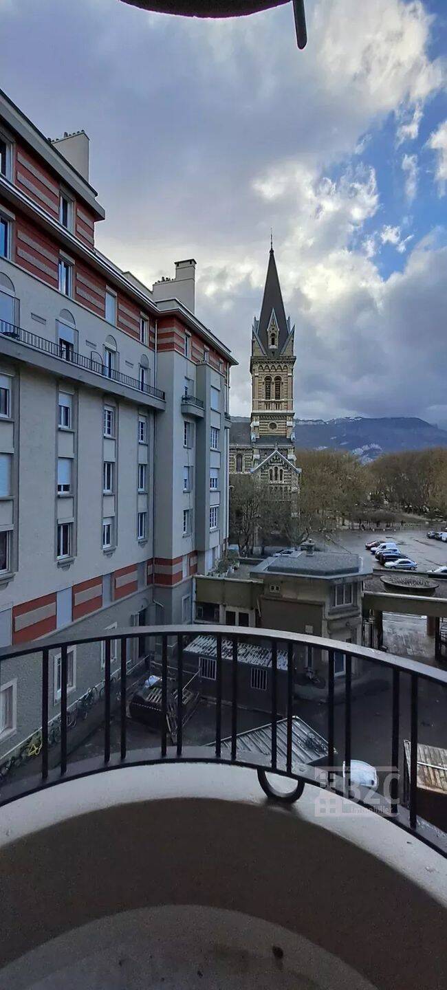Appartement 2 pièces 61 m² · à Grenoble · 60,5 m² · 695 €