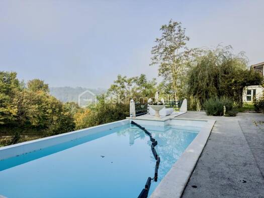 Maison à vendre 435 000 € 6 pièces 4 chambres 200 m² 2 500 m² de terrain Châteauvilain 38300