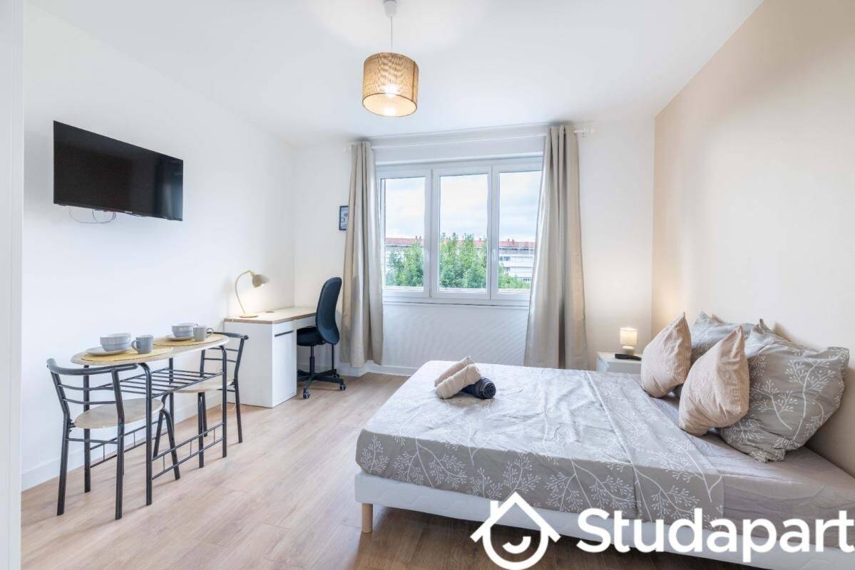 Colocation à louer - Clermont-Ferrand - 430 € - 1 pièce, 4 chambres, 3ème étage, dès le 24/08/2026 · 430 €