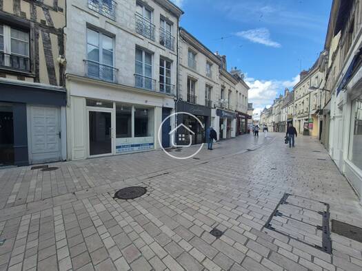 Local commercial à vendre 139 900 € 62 m² de surface de vente Centre Ville Vendôme 41100