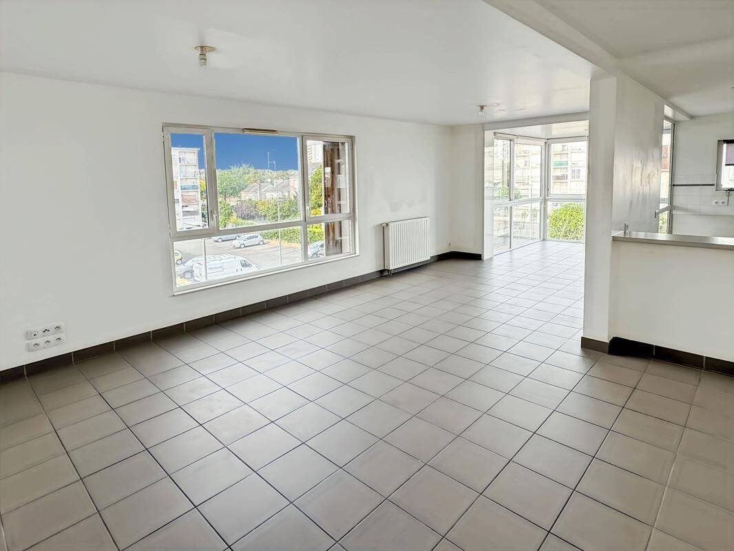 4 pièces 107 m² · à Saint-Pierre-des-Corps · 106,9 m² · 955 €