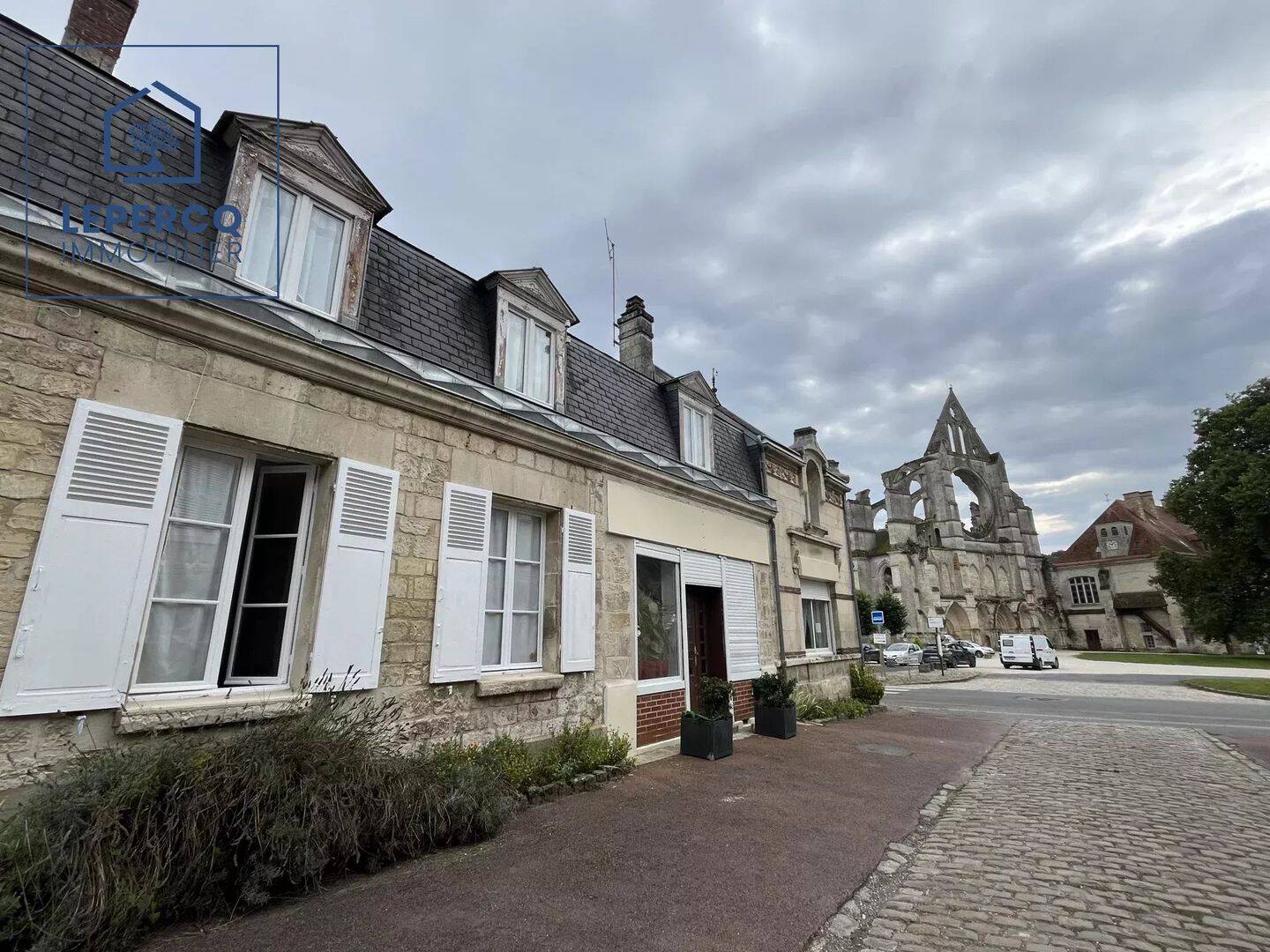 Maison 6 pièces 180 m² · à Longpont · 180 m² · 1 300 €