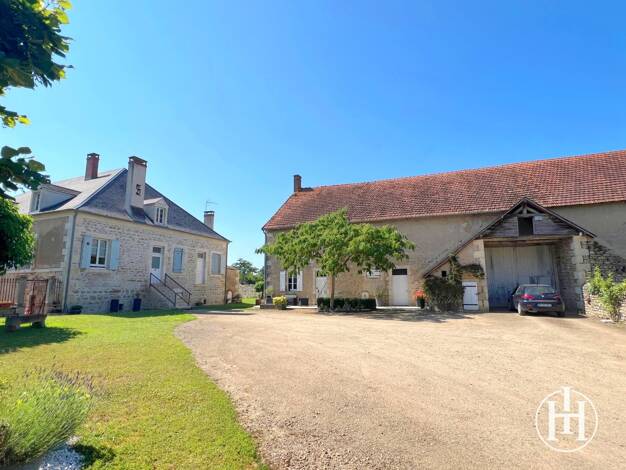 Villa à vendre 424 000 € 9 pièces 6 chambres 304 m² 58 118 m² de terrain Charenton-du-Cher 18210