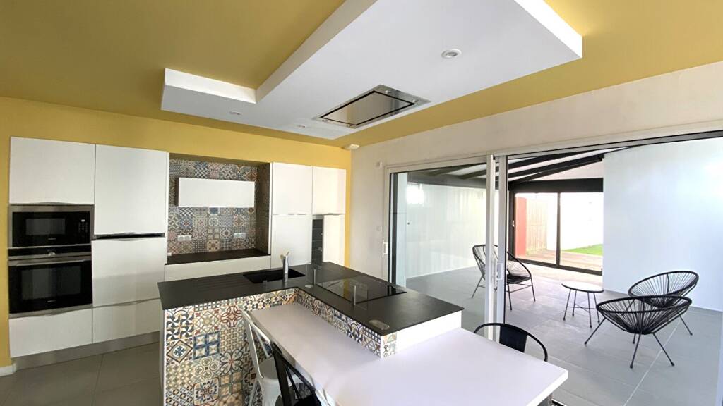 Maison de plain-pied à vendre 343 500 € 5 pièces 3 chambres 123 m² 465 m² de terrain Val de Moine Cholet 49300