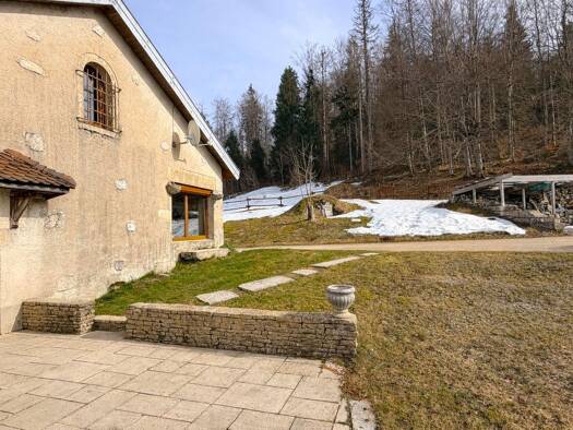 Maison à vendre 255 000 € 4 pièces 2 chambres 136 m² 20 219 m² de terrain Les Bouchoux 39370