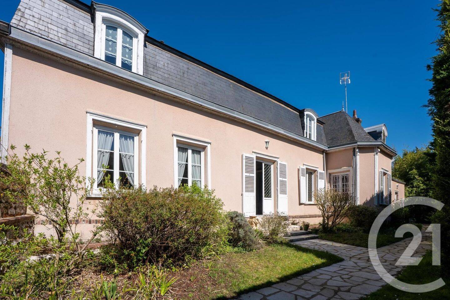 Maison 10 pièces 263 m² · à Chartres · 263 m² · 649 000 €