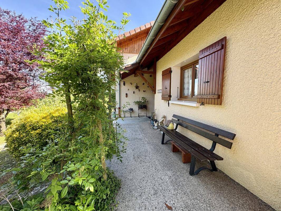 Maison 8 pièces 153 m² · à Gruffy · 153 m² · 549 000 €
