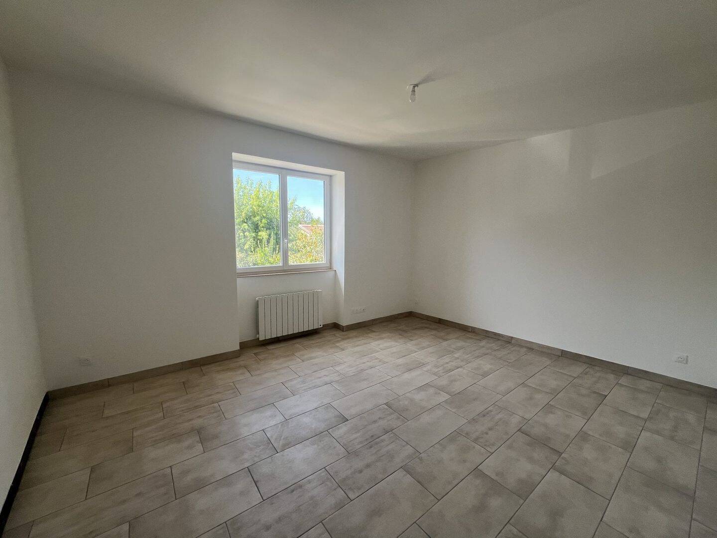 Maison 3 pièces 100 m² · à Priay · 100 m² · 915 €/mois