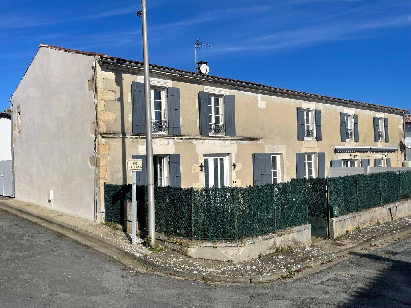 Maison 5 pièces 137 m² · à Semussac · 137 m² · 259 700 €