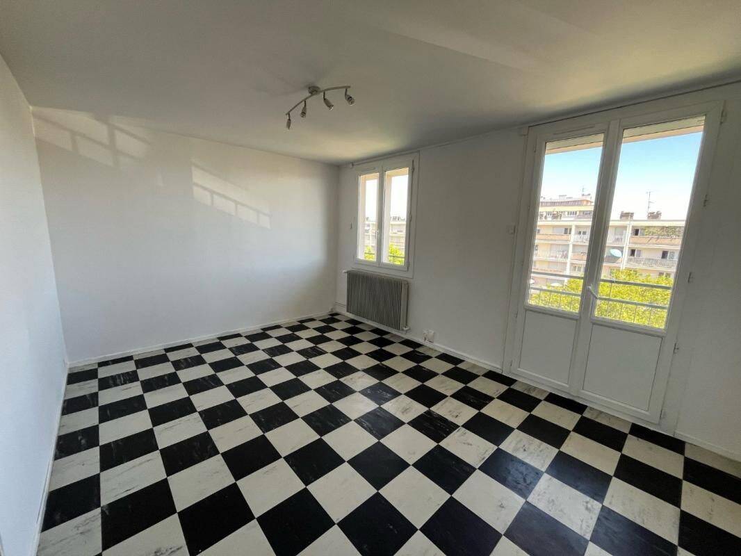 Appartement 4 pièces 70 m² · à Roanne · 70 m² · 575 €/mois