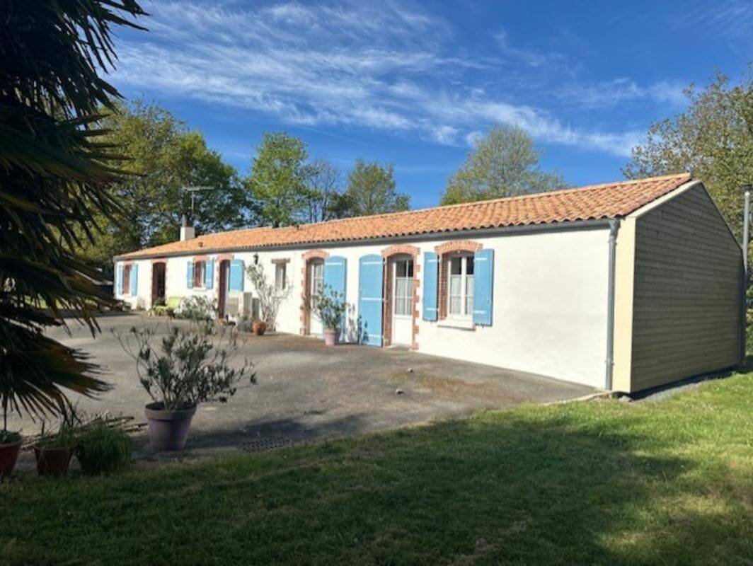 Maison 6 pièces 156 m² · à Aubigny-les Clouzeaux · 156 m² · 325 500 €
