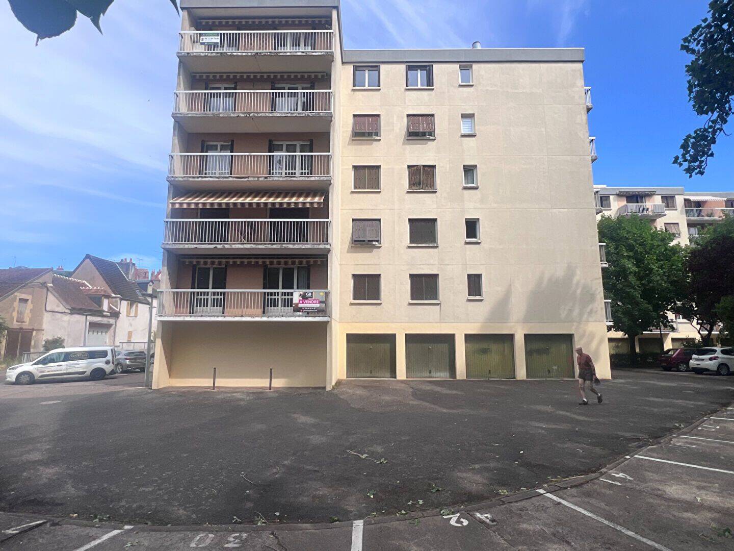 Appartement 4 pièces 80 m² · à Nevers · 79,5 m² · 79 900 €