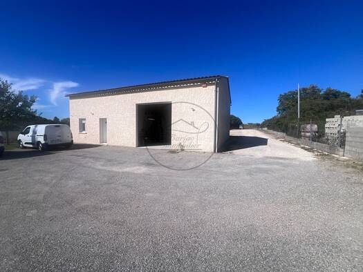 Espace bureau à vendre 165 000 € 150 m² de bureaux Barjac 30430