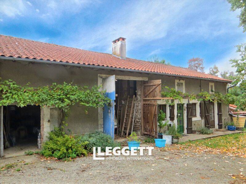 Maison 6 pièces 104 m² · à Terres-de-Haute-Charente · 104 m² · 120 000 €