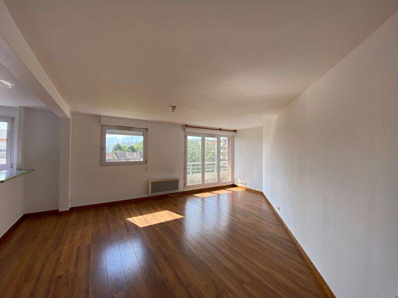 Appartement 2 pièces 65 m² · à Lille · 64,6 m² · 883 €/mois