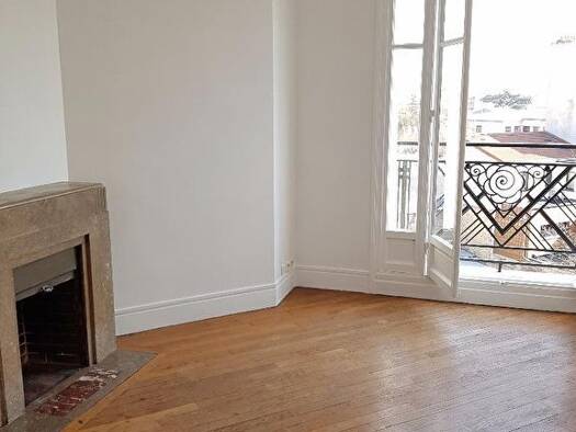 Appartement à louer 1 050 € 2 pièces 1 chambre 42 m² 4ème étage Parc des Expositions Vanves 92170