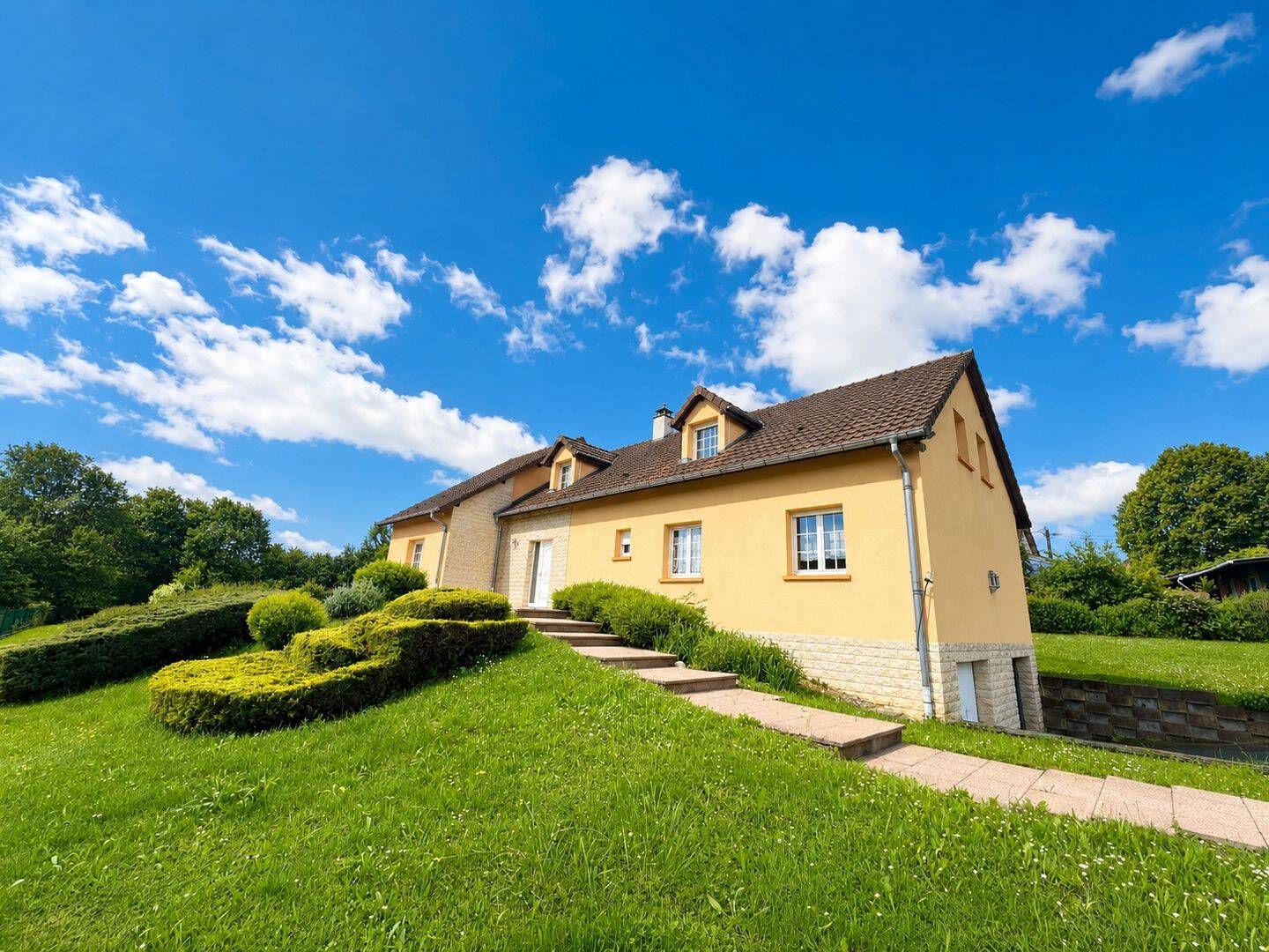 Maison 11 pièces 250 m² · à Aibre · 250 m² · 420 000 €