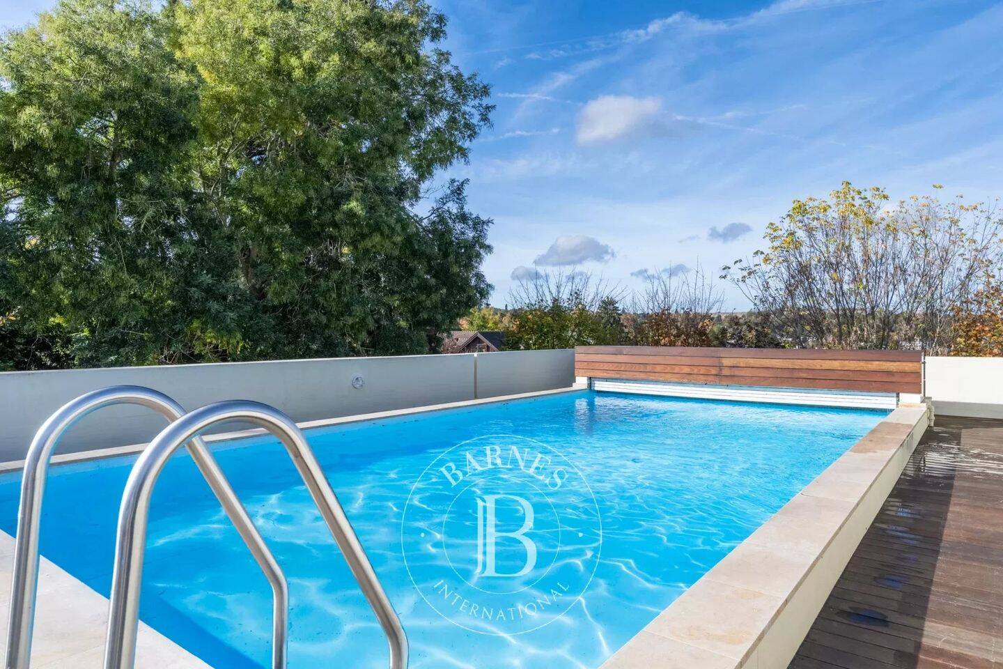 Maison 6 pièces 305 m² · à Bougival · 305,2 m² · 7 000 €/mois