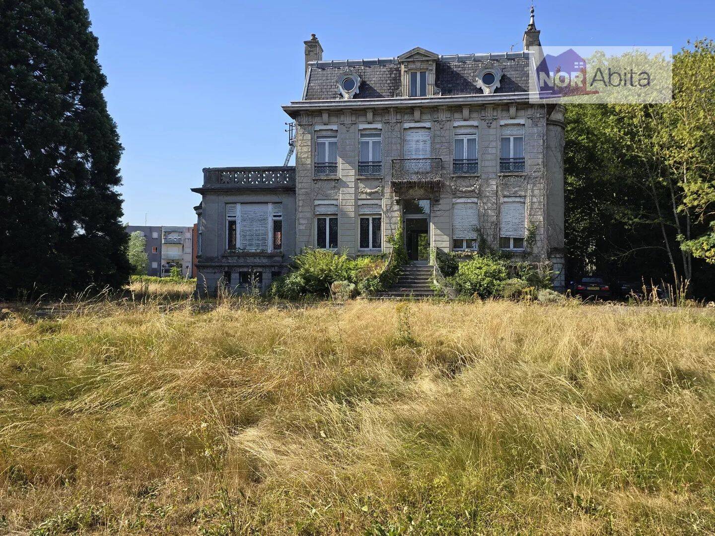 Maison 10 pièces · à Saint-Amand-les-Eaux · 480 000 €