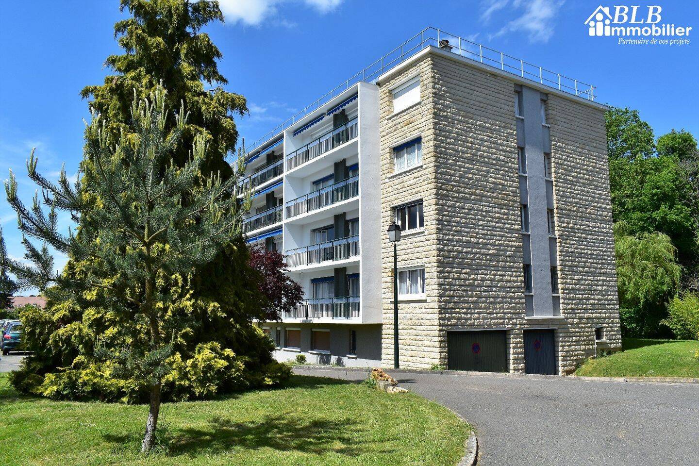 Appartement 3 pièces 82 m² · à Les Essarts-le-Roi · 81,9 m² · 258 750 €