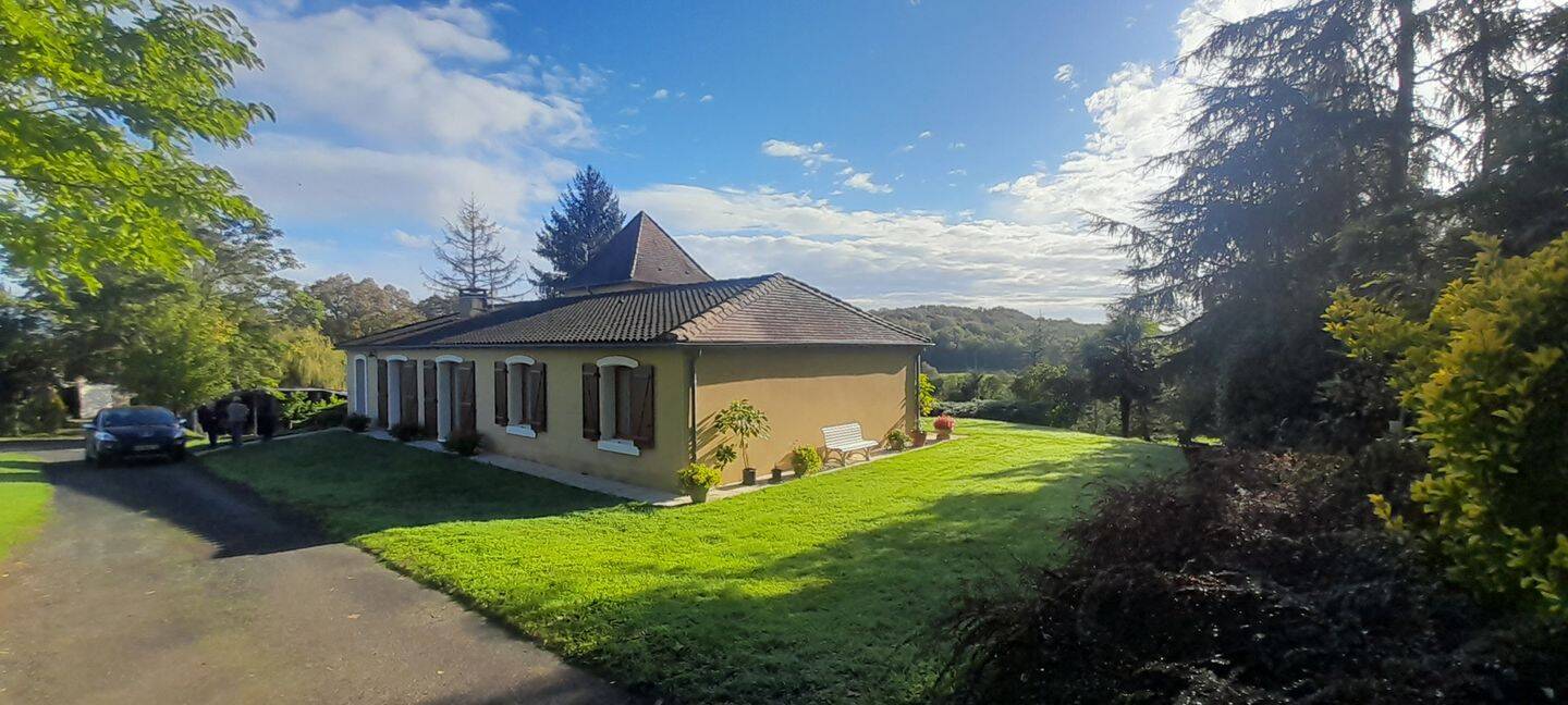 Maison 7 pièces 180 m² · à Saint Privat en Périgord · 180 m² · 80 000 €