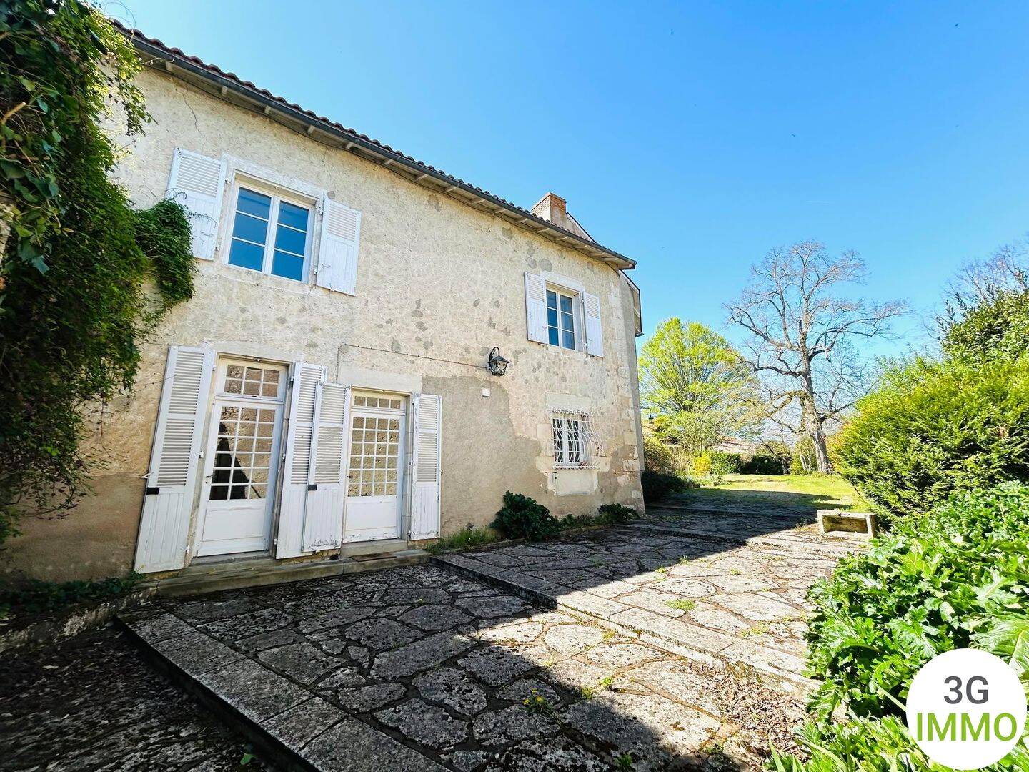 Maison 11 pièces 392 m² · à Bonneuil-Matours · 392 m² · 299 000 €