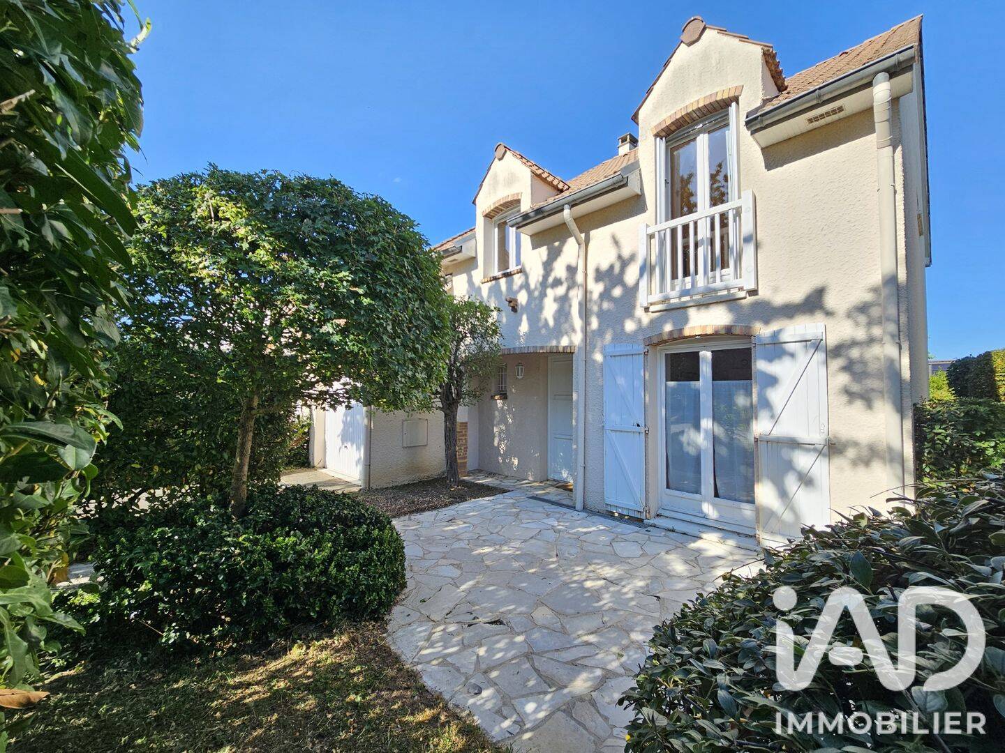 Maison 8 pièces 148 m² · à Saint-Germain-en-Laye · 148,3 m² · 3 620 €