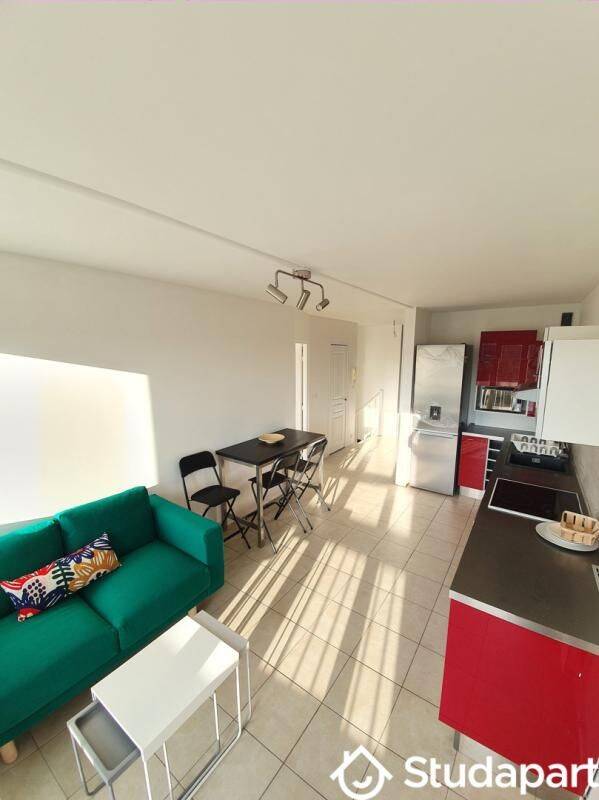 1 pièce 9 m² · à Cergy · 9 m² · 530 €