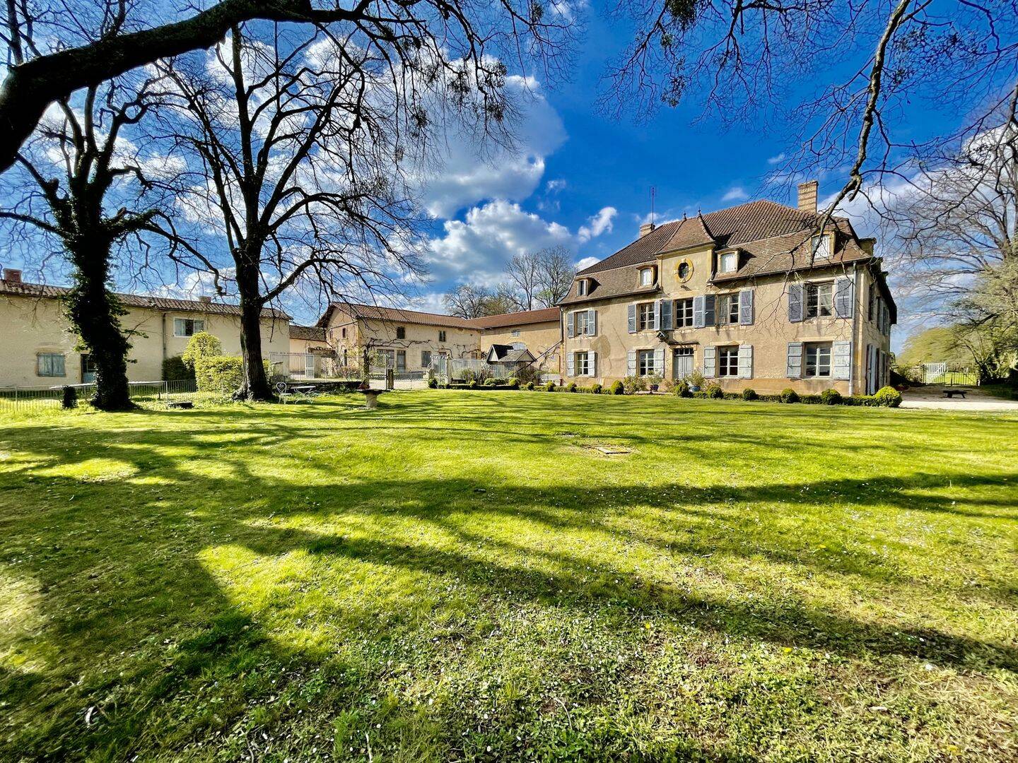 Maison 20 pièces 450 m² · à Paray-le-Monial · 450 m² · 695 000 €