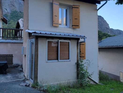 Maison à vendre 160 000 € 3 pièces 2 chambres 59 m² 40 m² de terrain Saint-Martin-d'Arc 73140