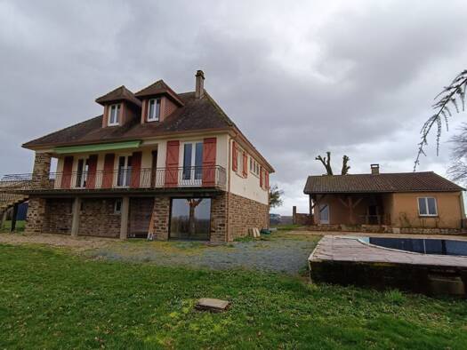 Maison à vendre 241 960 € 8 pièces 5 chambres 238 m² 38 399 m² de terrain Jumilhac-le-Grand 24630