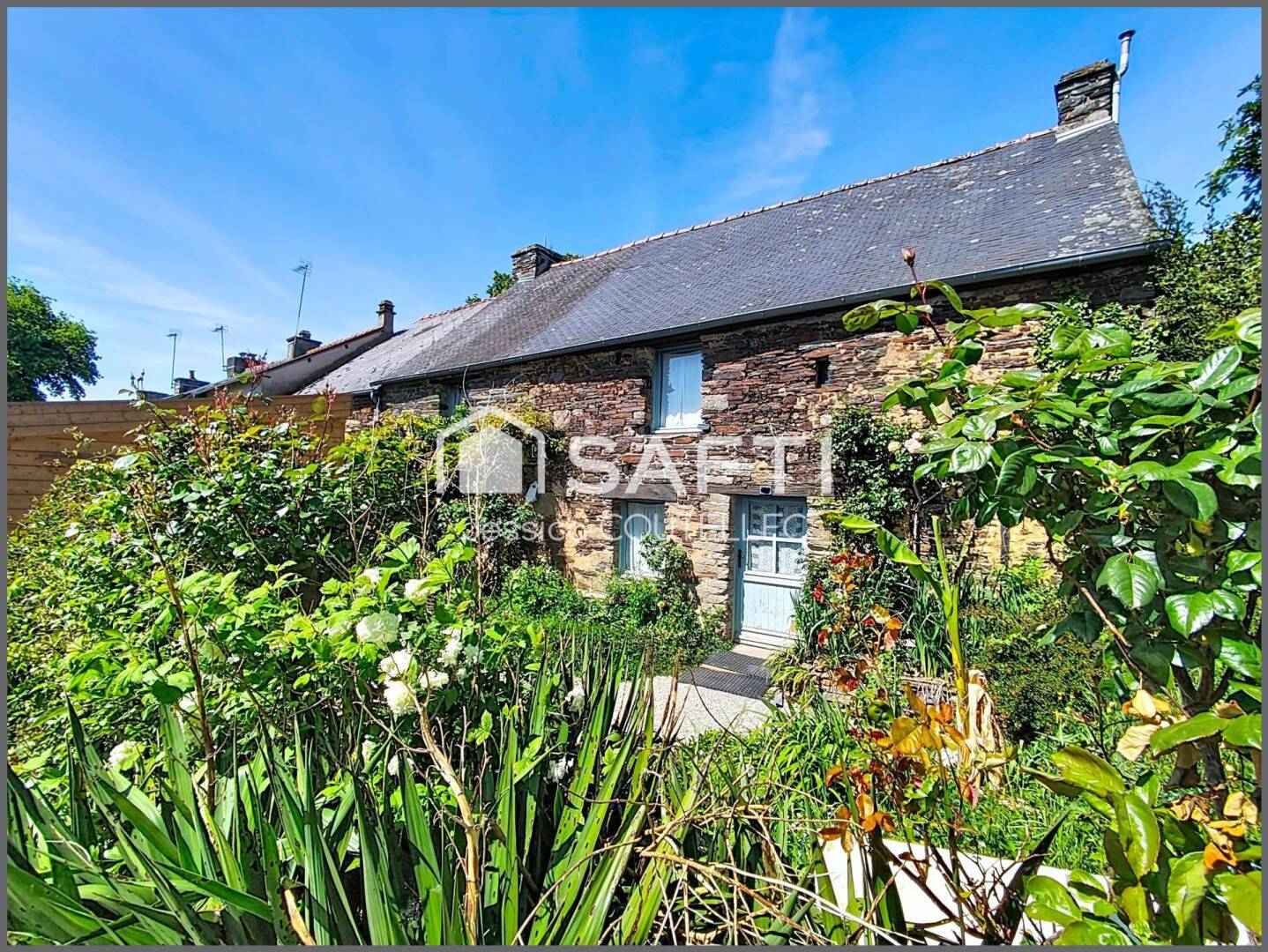 Maison 7 pièces 202 m² · à Loyat · 202 m² · 256 000 €