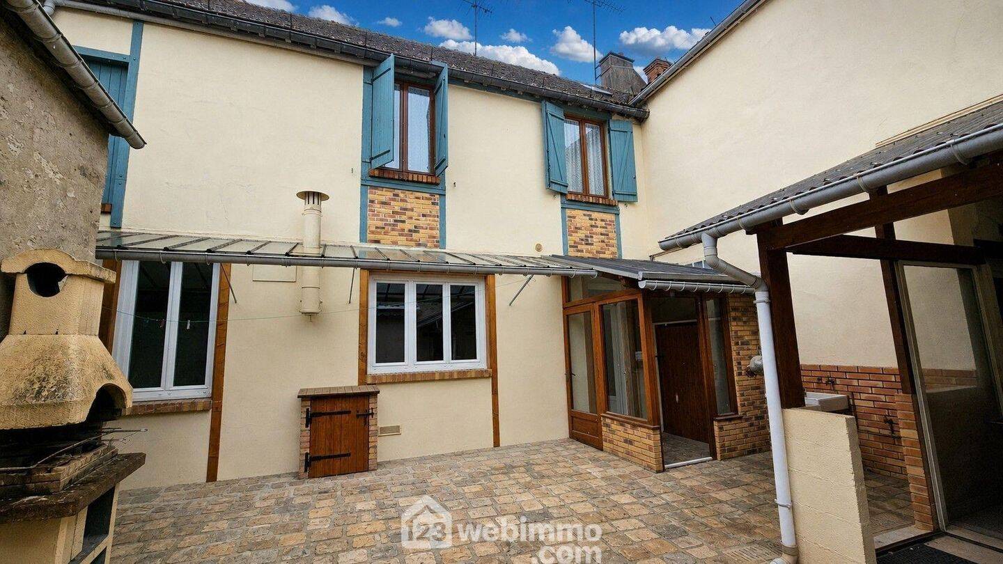 Maison 6 pièces 145 m² · à Tousson · 145 m² · 207 900 €