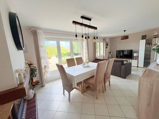 Maison de plain-pied à vendre 224 990 € 5 pièces 3 chambres 98 m² 794 m² de terrain Crouin Cognac 16100