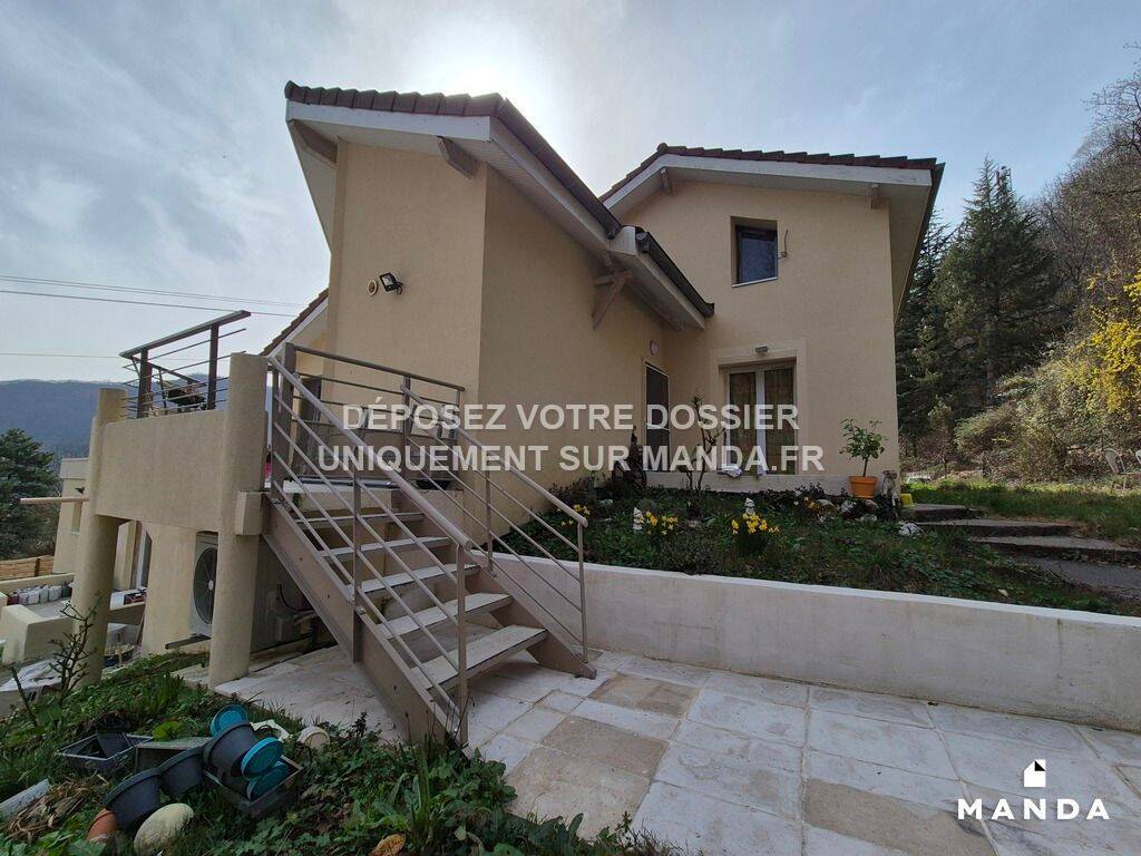 Appartement 5 pièces 197 m² · à Saint-Paul-de-Varces · 197 m² · 2 450 €