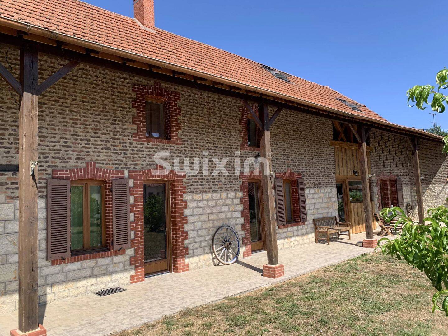 Maison 7 pièces 250 m² · à Saint-Amour · 250 m² · 299 000 €