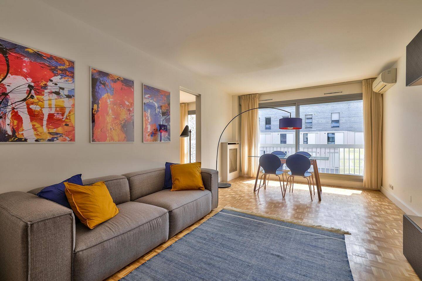 Appartement à louer 3300 € 3 300 € /mois charges comprises Réservez votre déménageur 4 pièces • 3 chambres • 92 m² • Étage 5/11 Alleray Procession, Paris 15ème arrondissement (75015) 12 39 62 70 80 1 de plus Calculer un temps de trajet Pour aller au travail, à l’école, ... - photo 1