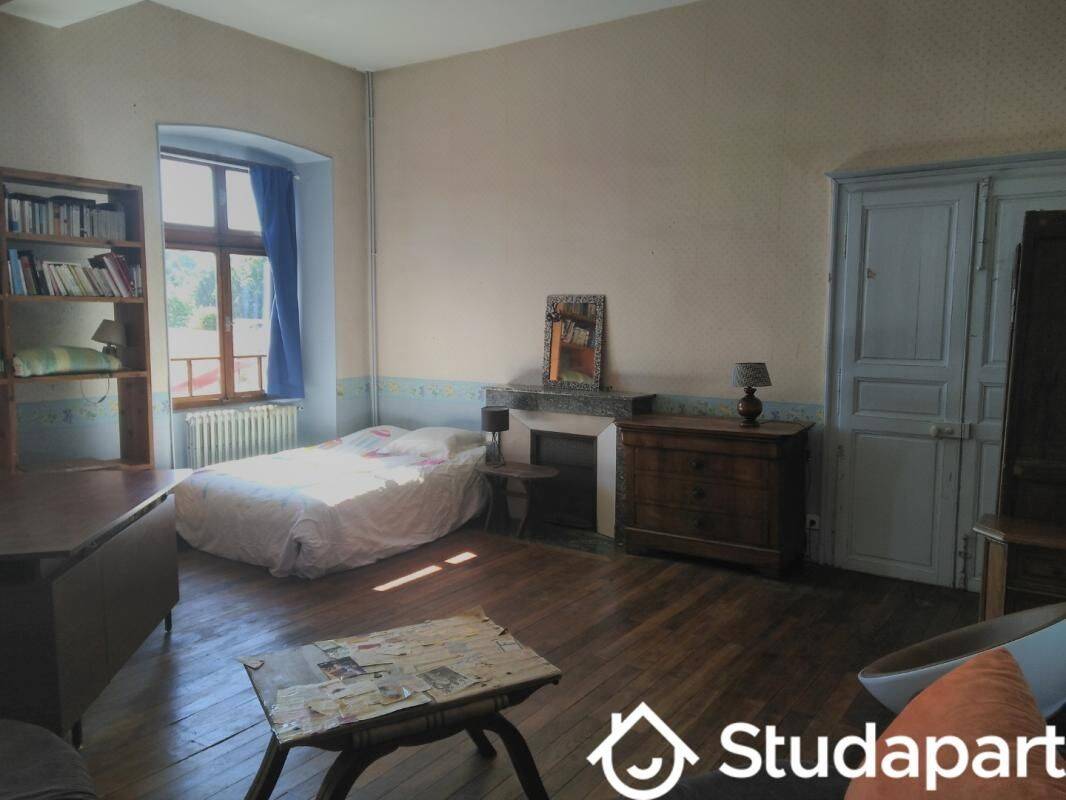 1 pièce 50 m² · à Cusset · 50 m² · 330 €