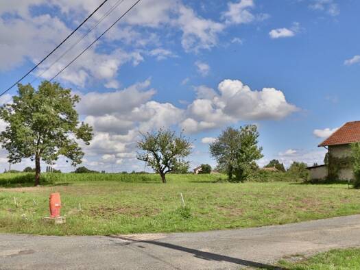 Terrain constructible à vendre 49 500 € 857 m² de terrain Dommartin 01380