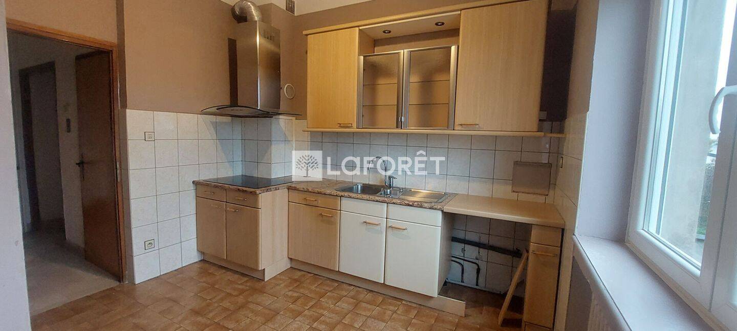 Appartement 6 pièces 143 m² · à Jarny · 143 m² · 880 €