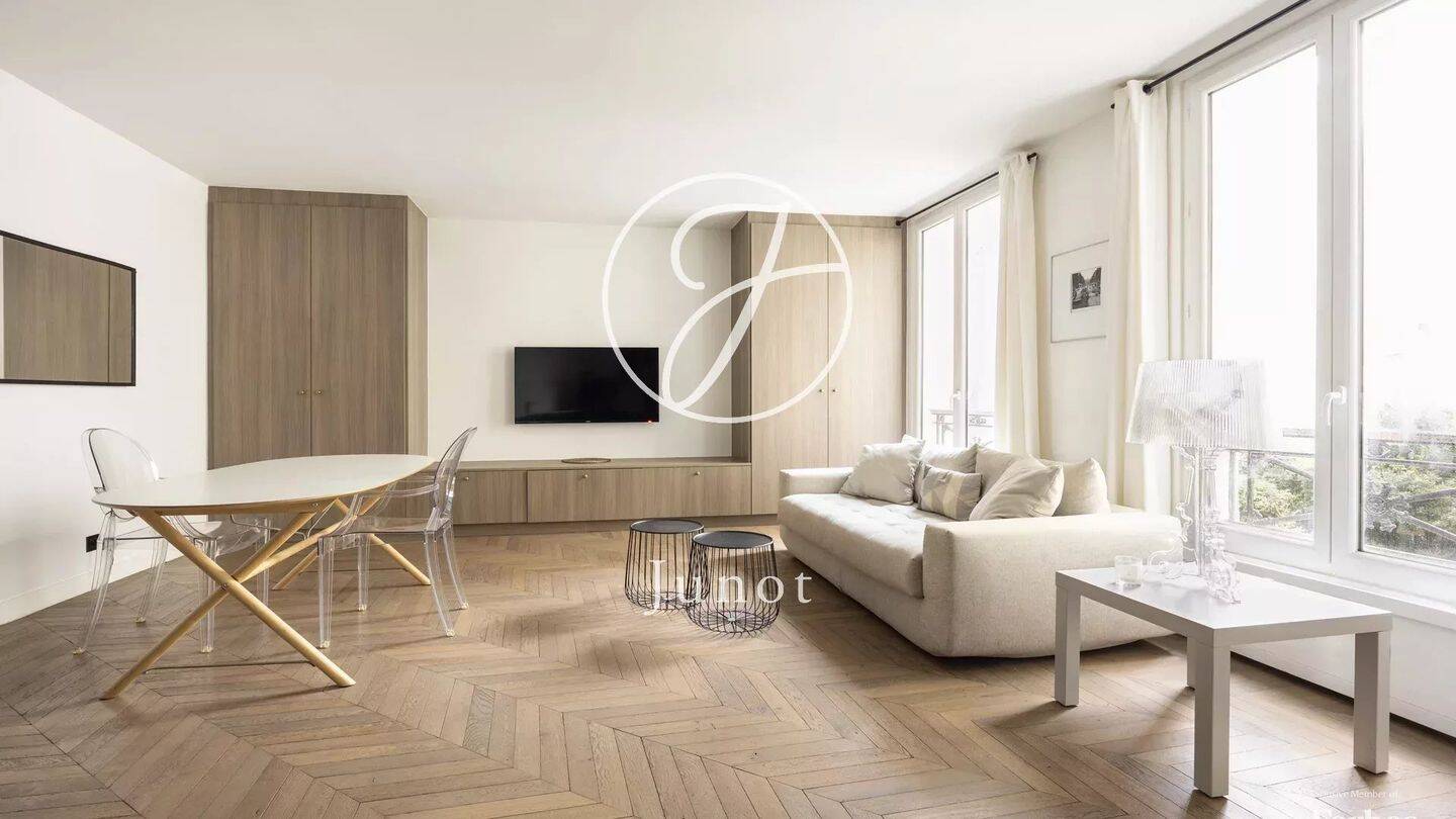 Appartement 2 pièces 42 m² · à Paris 1er Arrondissement · 41,6 m² · 2 500 €/mois