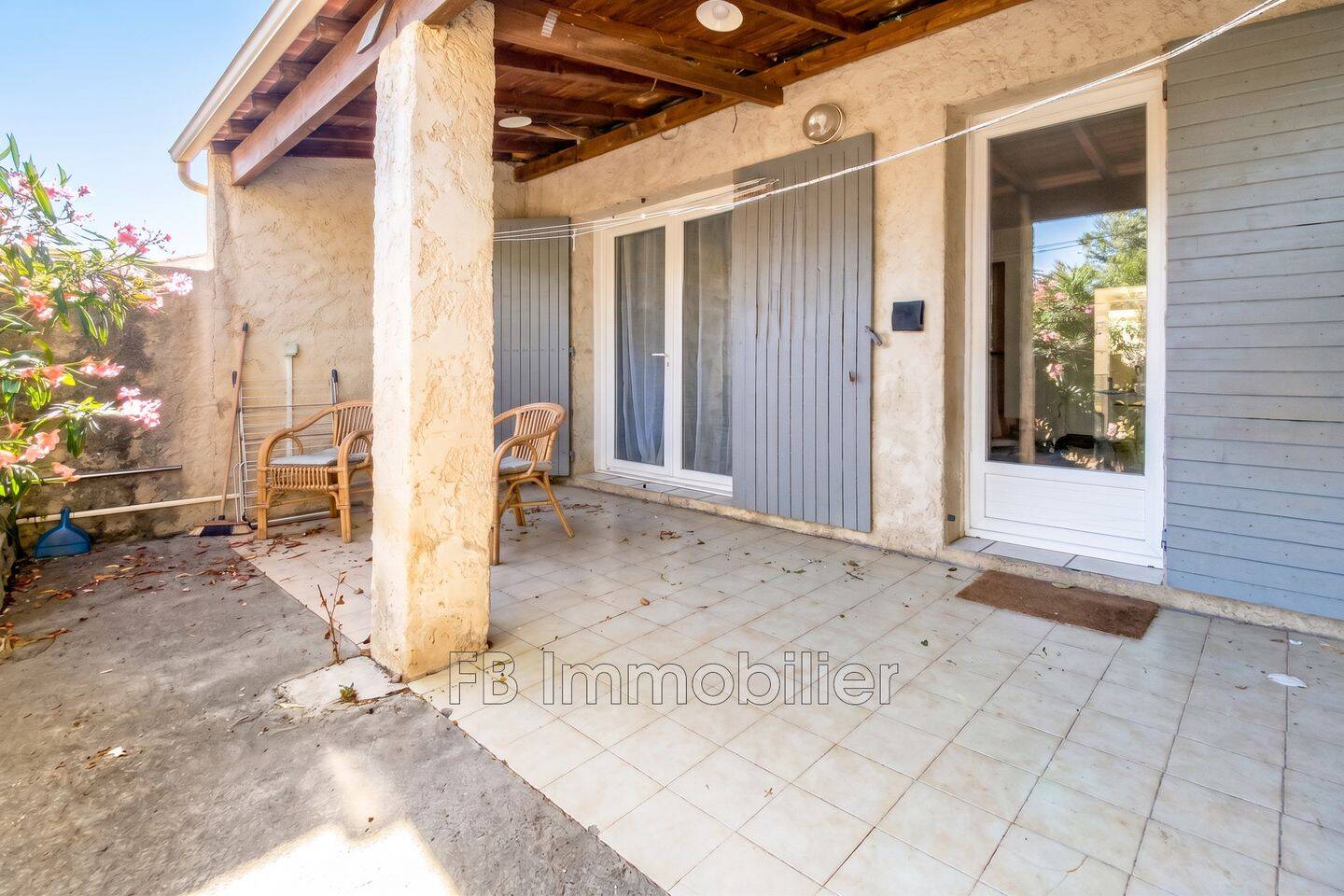 Maison 3 pièces 112 m² · à Aureille · 111,9 m² · 1 000 €